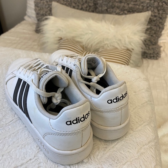 Adidas Kids’ Grand Court K Sneaker 🙎‍♂️ - Picture 2 of 4